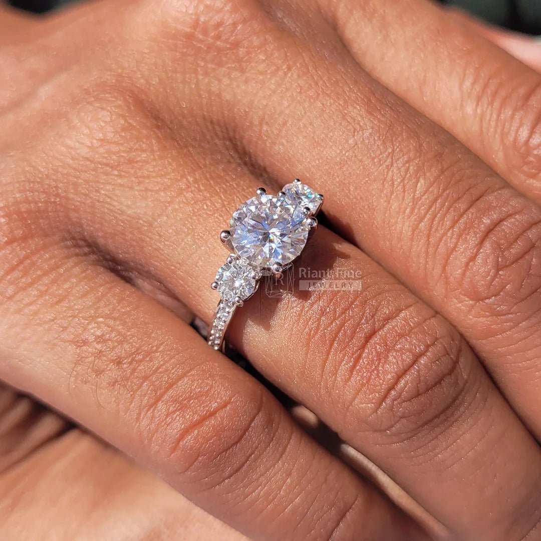 2 Ct Round Diamond Vintage Engagement Ring In Gold - Riant Fine Jewelry