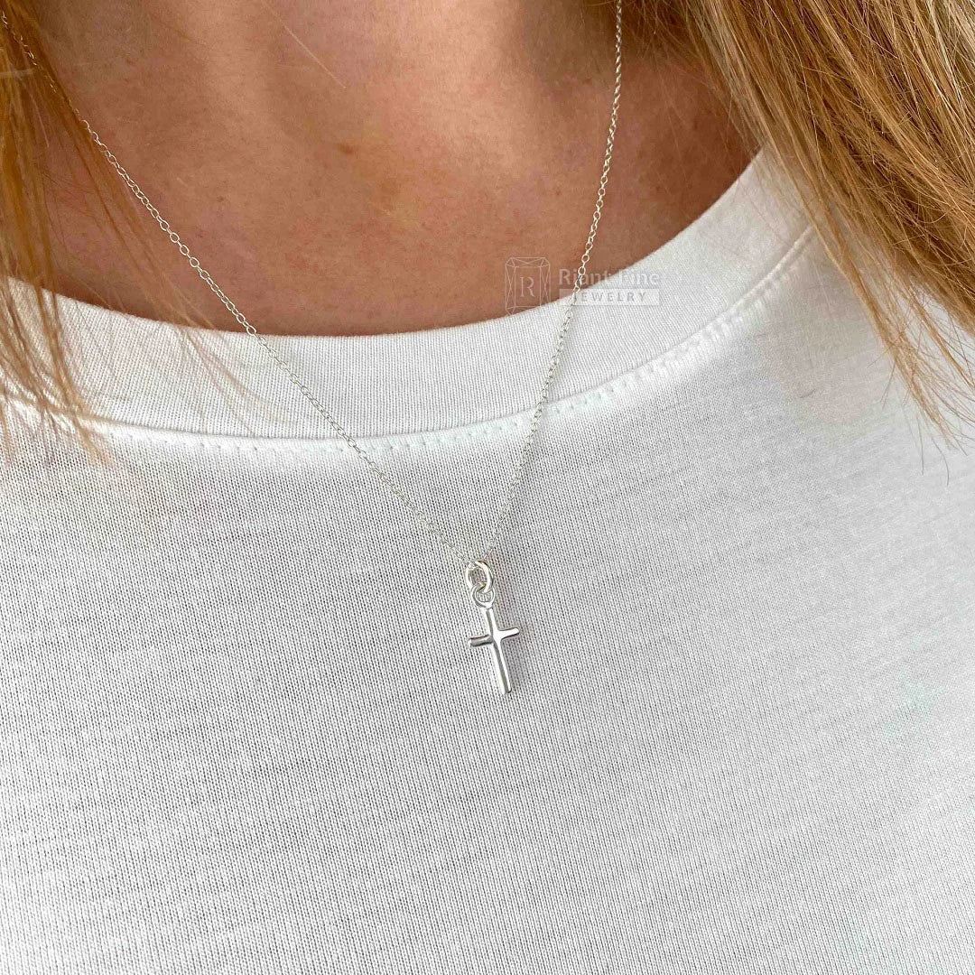 Classic Small Cross Necklace Silver - Riant Fine Jewelry