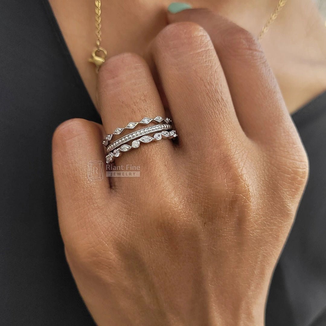 Round Diamond Dainty Gold Wedding Band - Riant Fine Jewelry