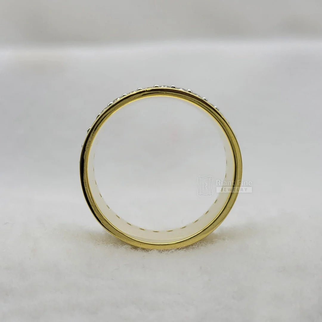 Round Moissanite Men's Wedding Band in 14K Gold - Riant Fine Jewelry