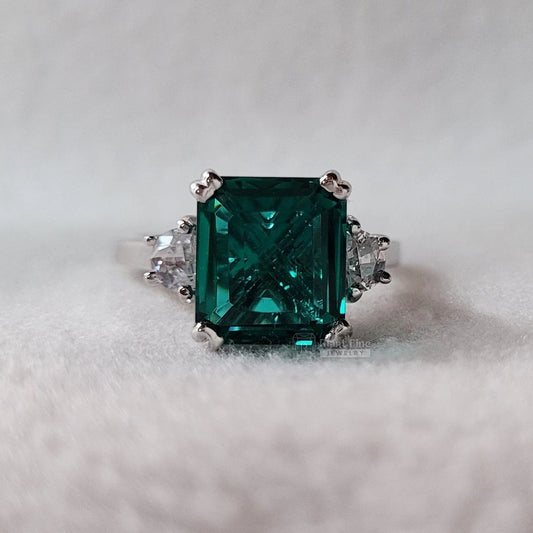Emerald-Cut-Green-Sapphire-Ring