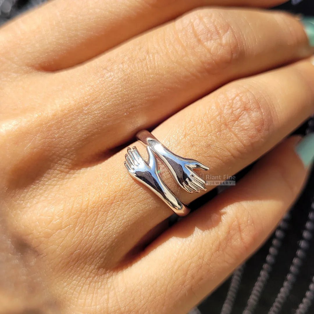 14K Gold Hugging Hand Hug Ring For Couples - Riant Fine Jewelry