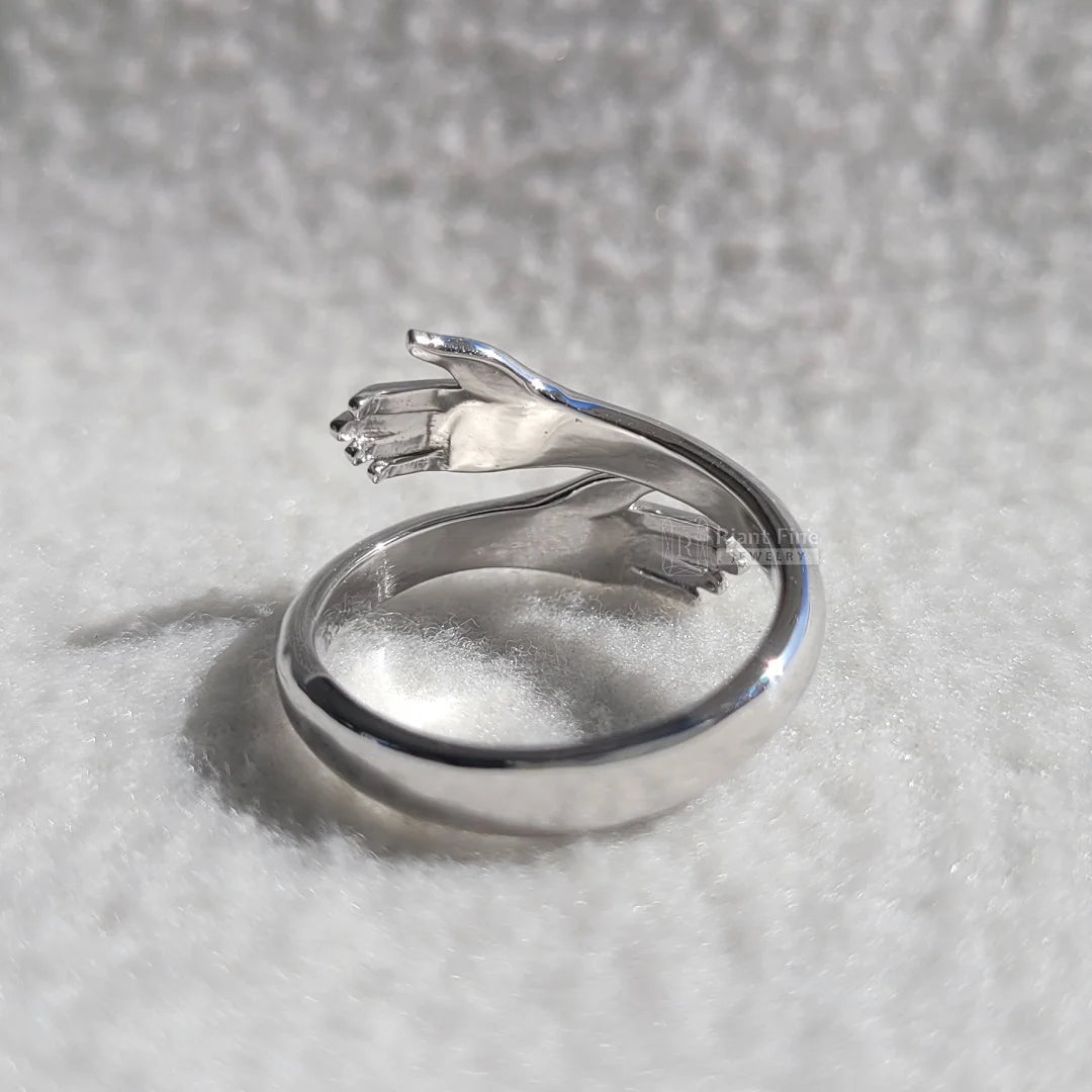 14K Gold Hugging Hand Hug Ring For Couples - Riant Fine Jewelry