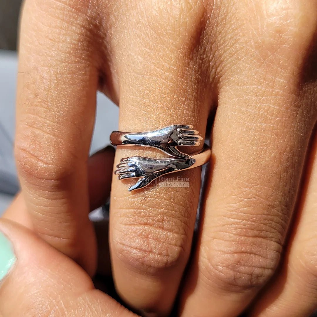14K Gold Hugging Hand Hug Ring For Couples - Riant Fine Jewelry