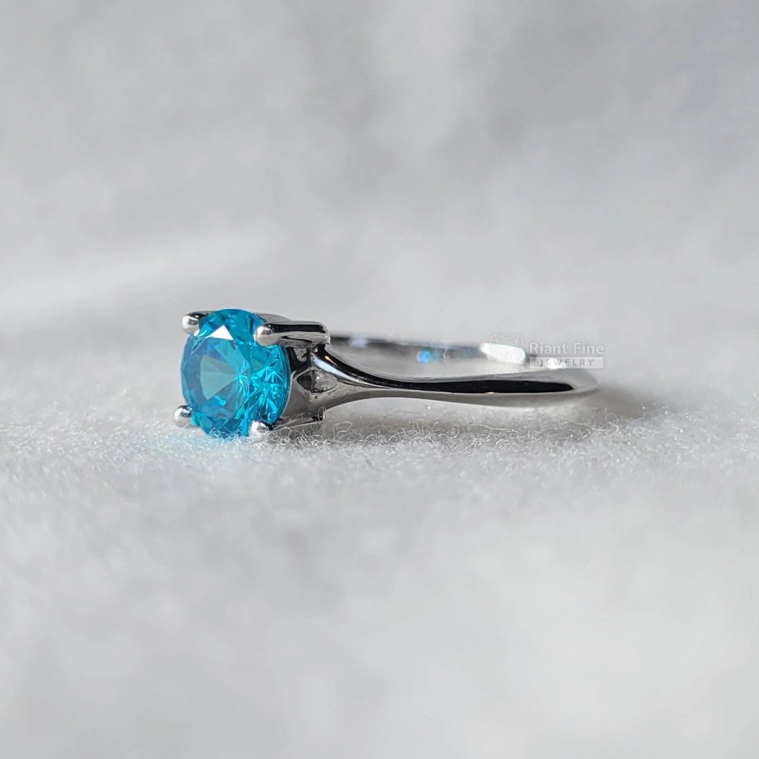 14K Gold Round Cut Blue Sapphire Engagement Ring - Riant Fine Jewelry