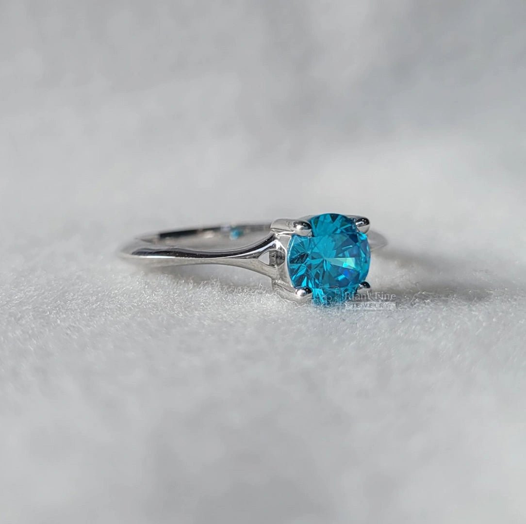 14K Gold Round Cut Blue Sapphire Engagement Ring - Riant Fine Jewelry