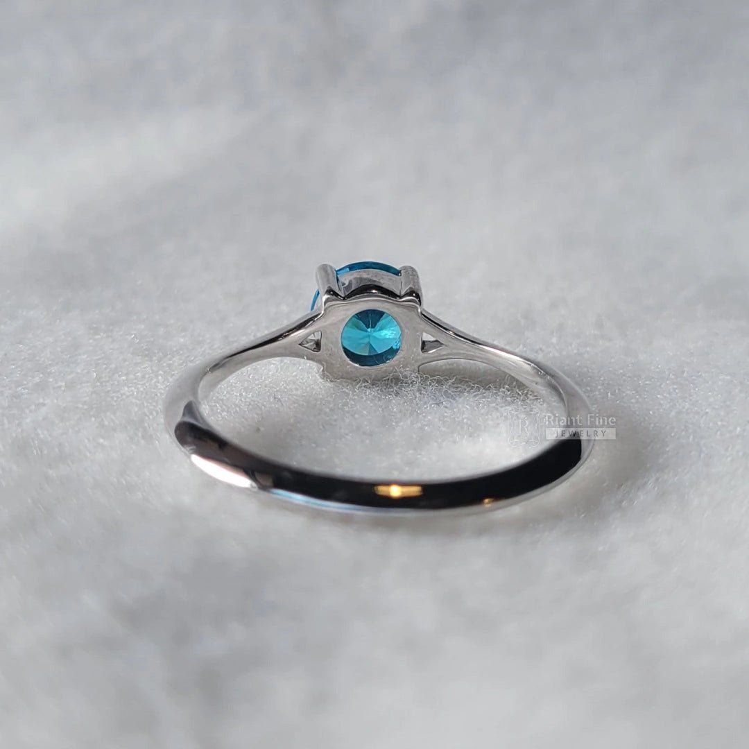 14K Gold Round Cut Blue Sapphire Engagement Ring - Riant Fine Jewelry