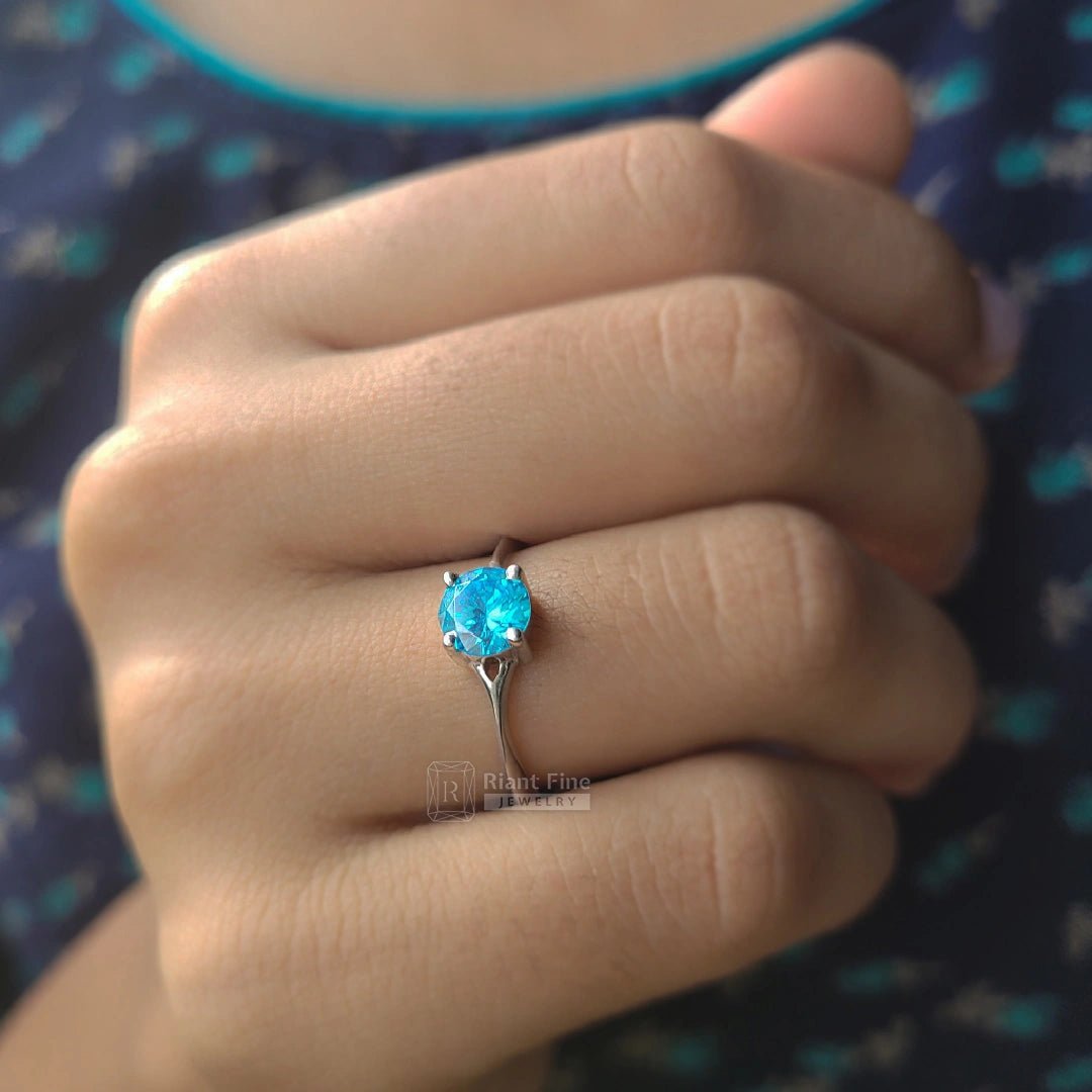 14K Gold Round Cut Blue Sapphire Engagement Ring - Riant Fine Jewelry