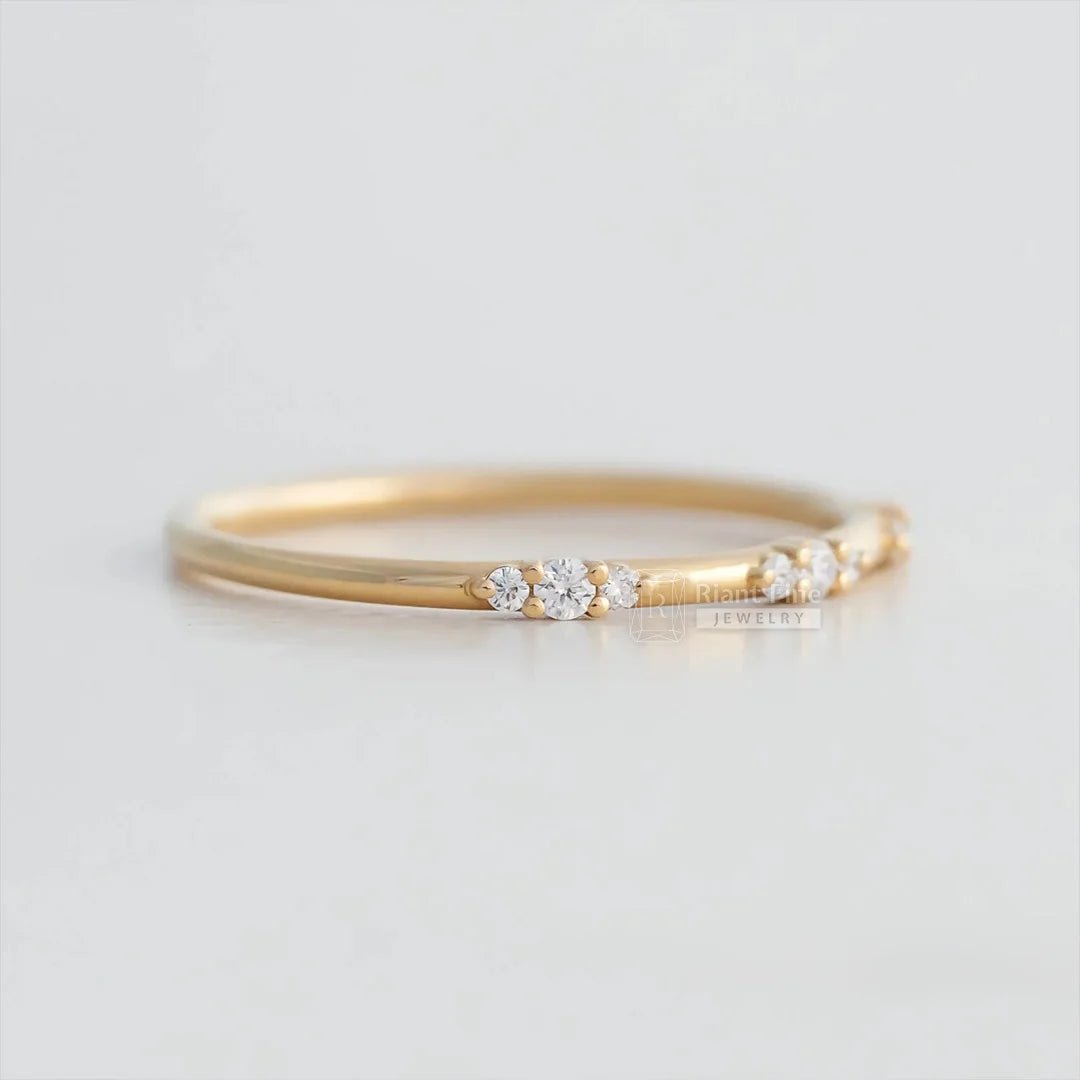 14K Gold Round Diamond Dainty Wedding Band - Riant Fine Jewelry
