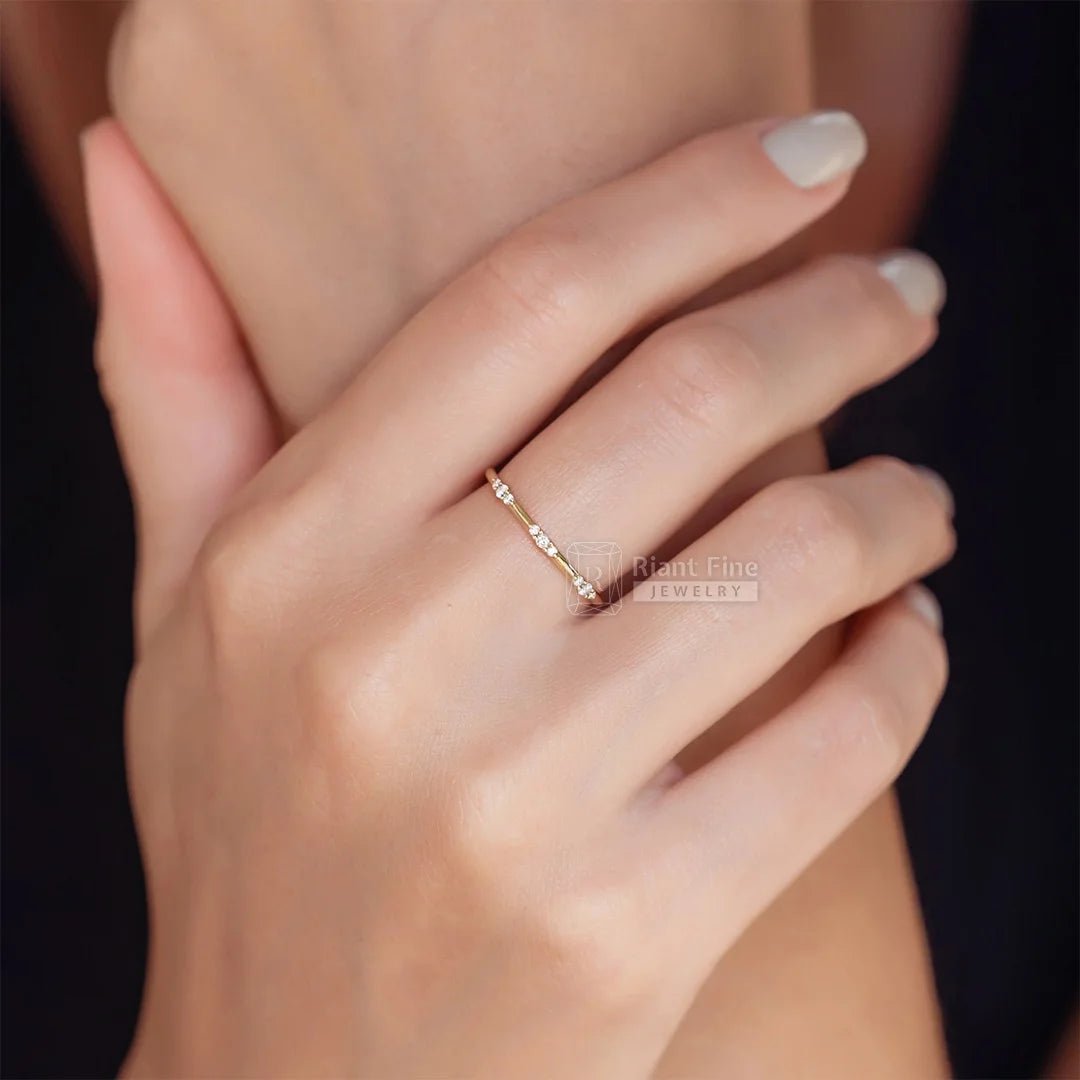 14K Gold Round Diamond Dainty Wedding Band - Riant Fine Jewelry