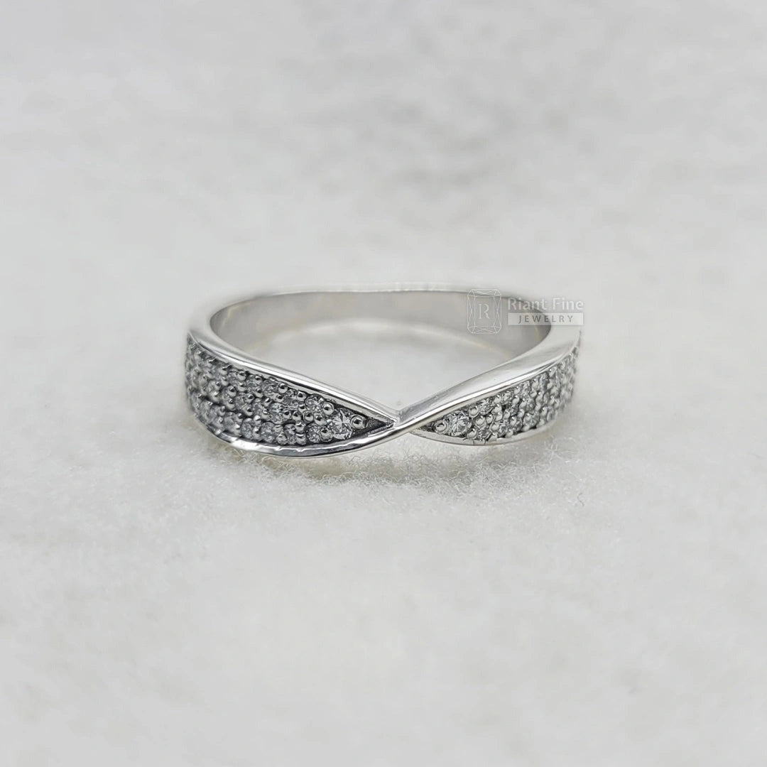 14K Gold Round Diamond Wedding Band for Women - Riant Fine Jewelry