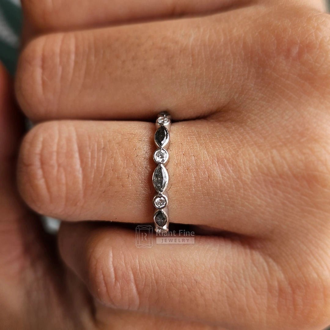 14K Gold Salt and Pepper Diamond Wedding Band - Riant Fine Jewelry