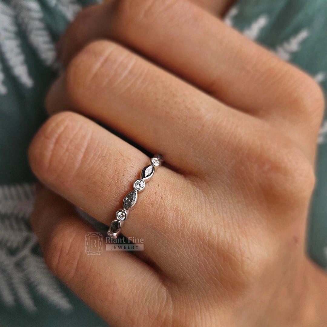 14K Gold Salt and Pepper Diamond Wedding Band - Riant Fine Jewelry