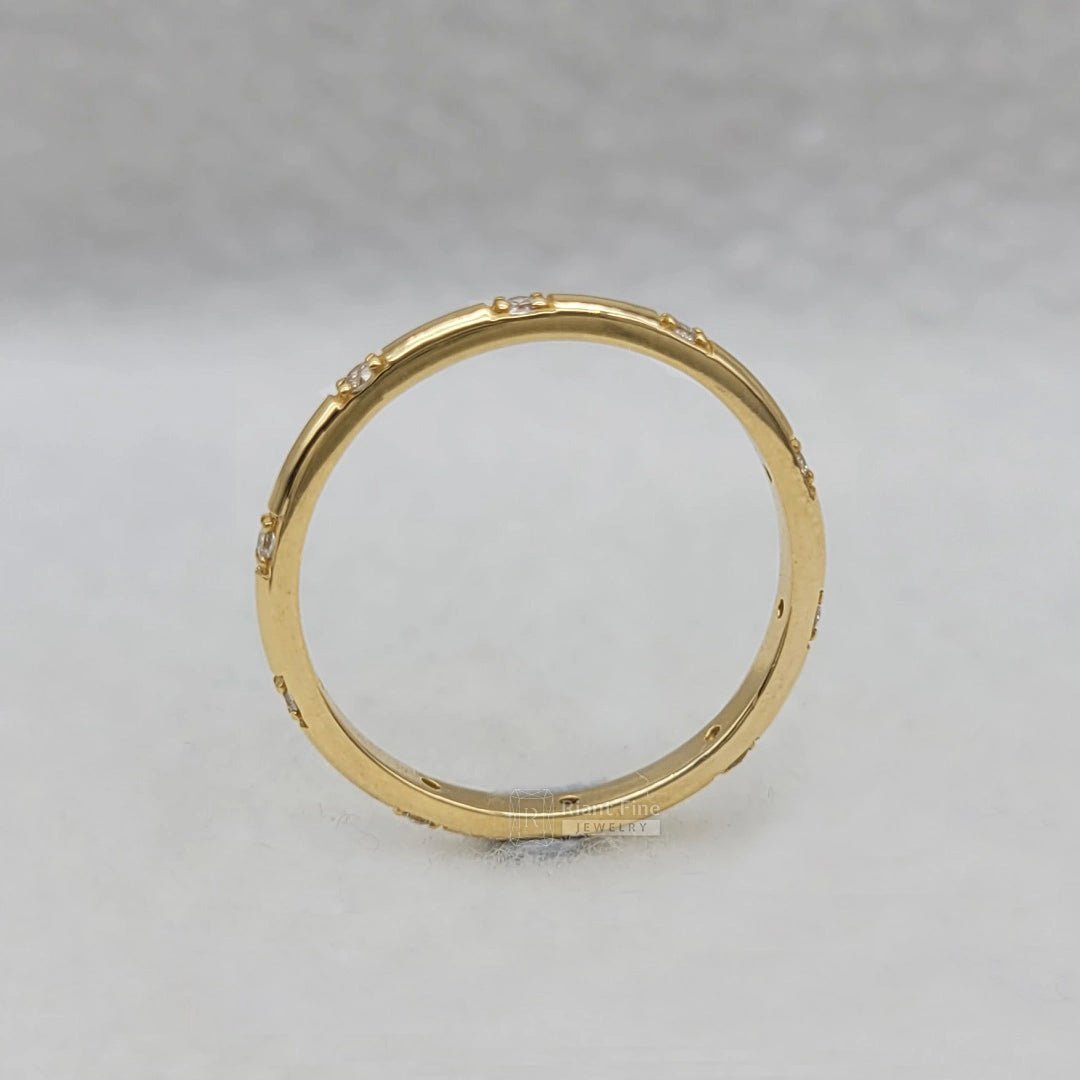 14K Solid Gold Round Diamond Wedding Band - Riant Fine Jewelry