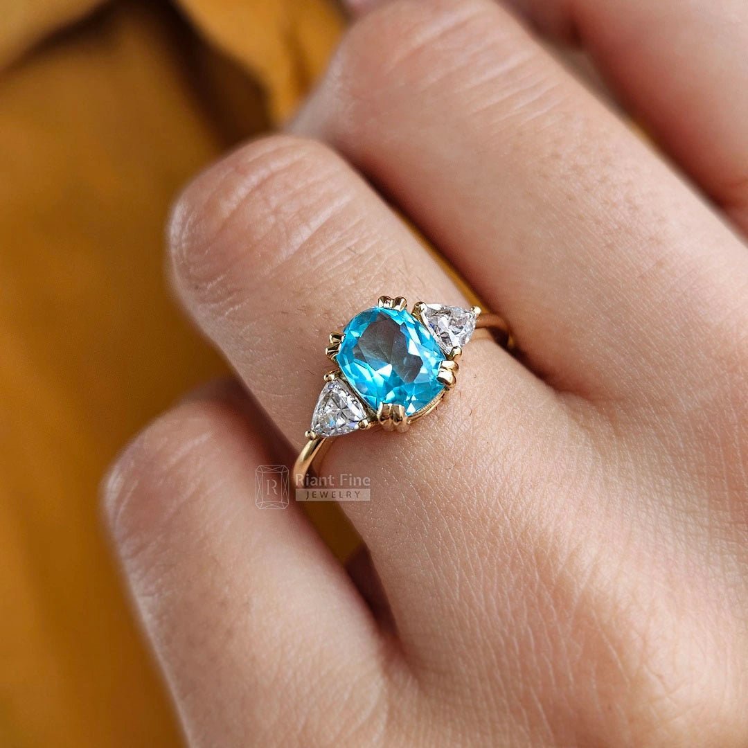 2 Ct Cushion Blue Sapphire Engagement Ring in Gold - Riant Fine Jewelry