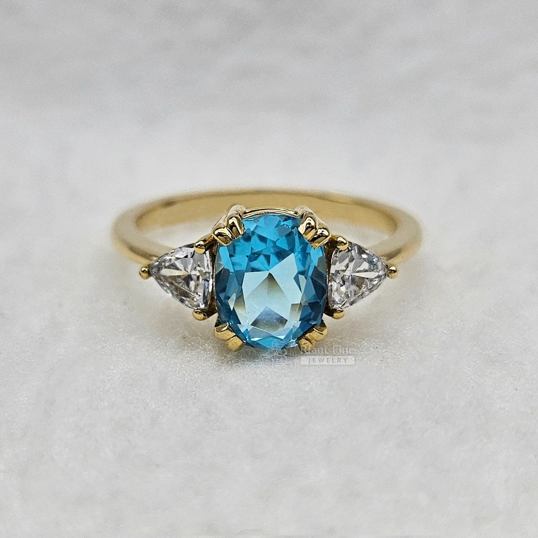 2 Ct Cushion Blue Sapphire Engagement Ring in Gold - Riant Fine Jewelry