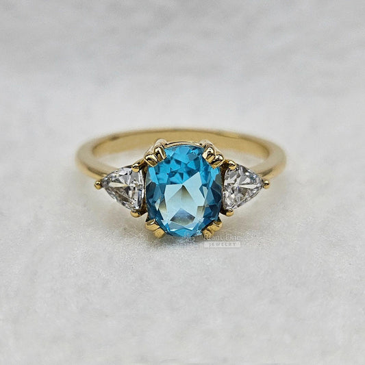 2 Ct Cushion Blue Sapphire Engagement Ring in Gold - Riant Fine Jewelry