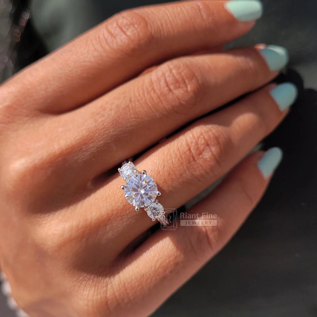2 Ct Round Diamond Vintage Engagement Ring In Gold - Riant Fine Jewelry