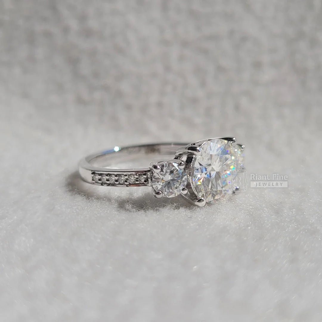 2 Ct Round Diamond Vintage Engagement Ring In Gold - Riant Fine Jewelry