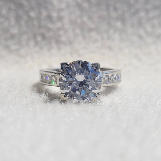 2 Ct Round Lab Grown Diamond Engagement Ring - Riant Fine Jewelry