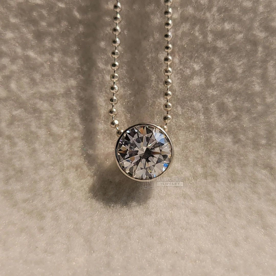 2 Ct Round Moissanite Pendant In 14K Solid Gold - Riant Fine Jewelry