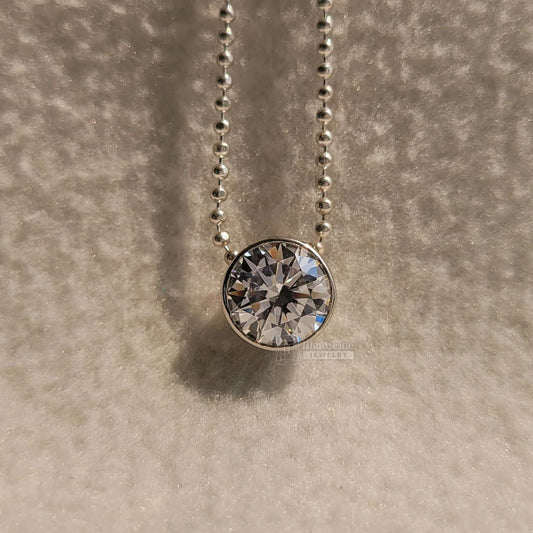 2 Ct Round Moissanite Pendant