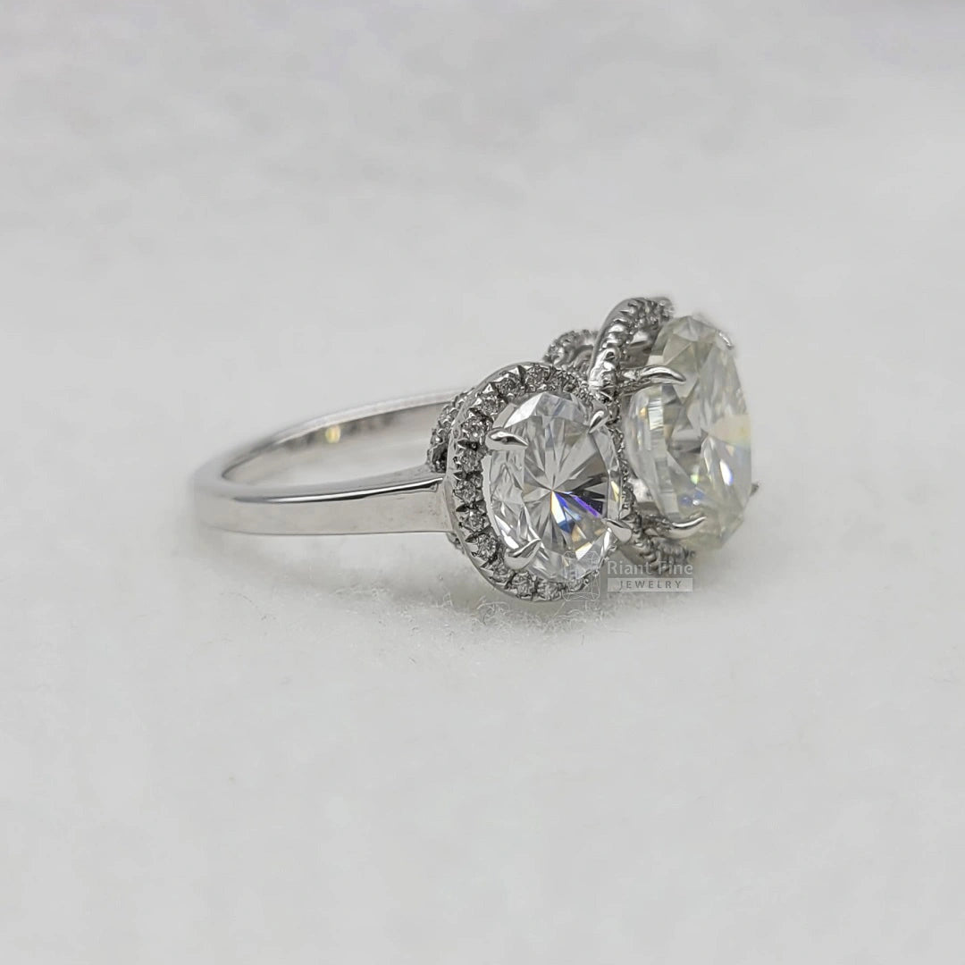 Halo-Engagement-Ring