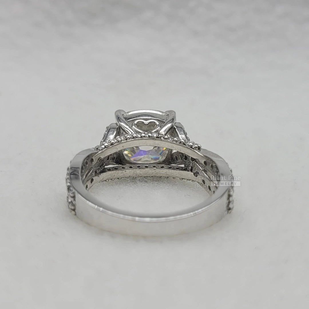 4 Ct Cushion Cut Diamond Engagement Ring in 14K Gold - Riant Fine Jewelry