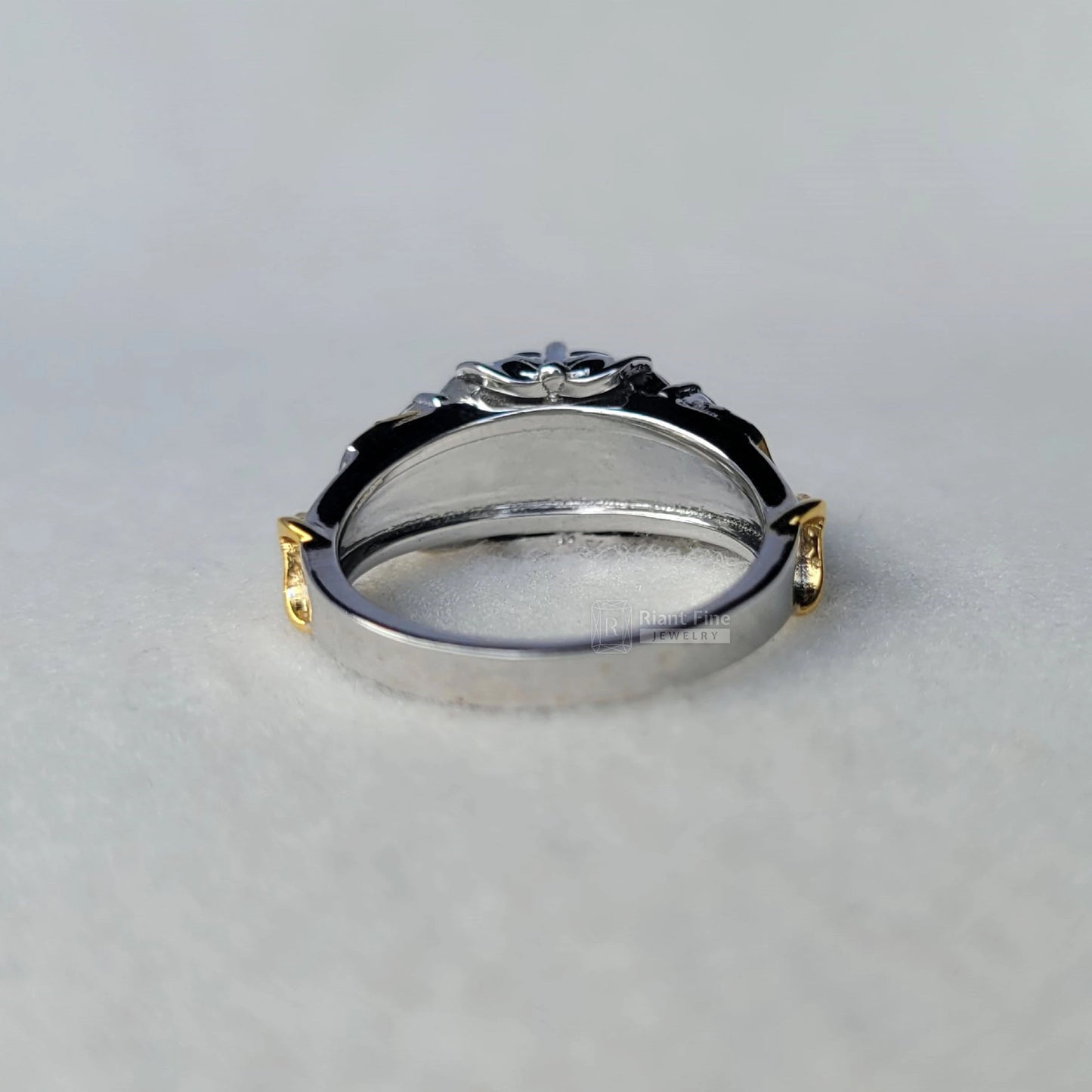 7 mm Heart Cut Blue Sapphire Engagement Ring in Gold - Riant Fine Jewelry LLC