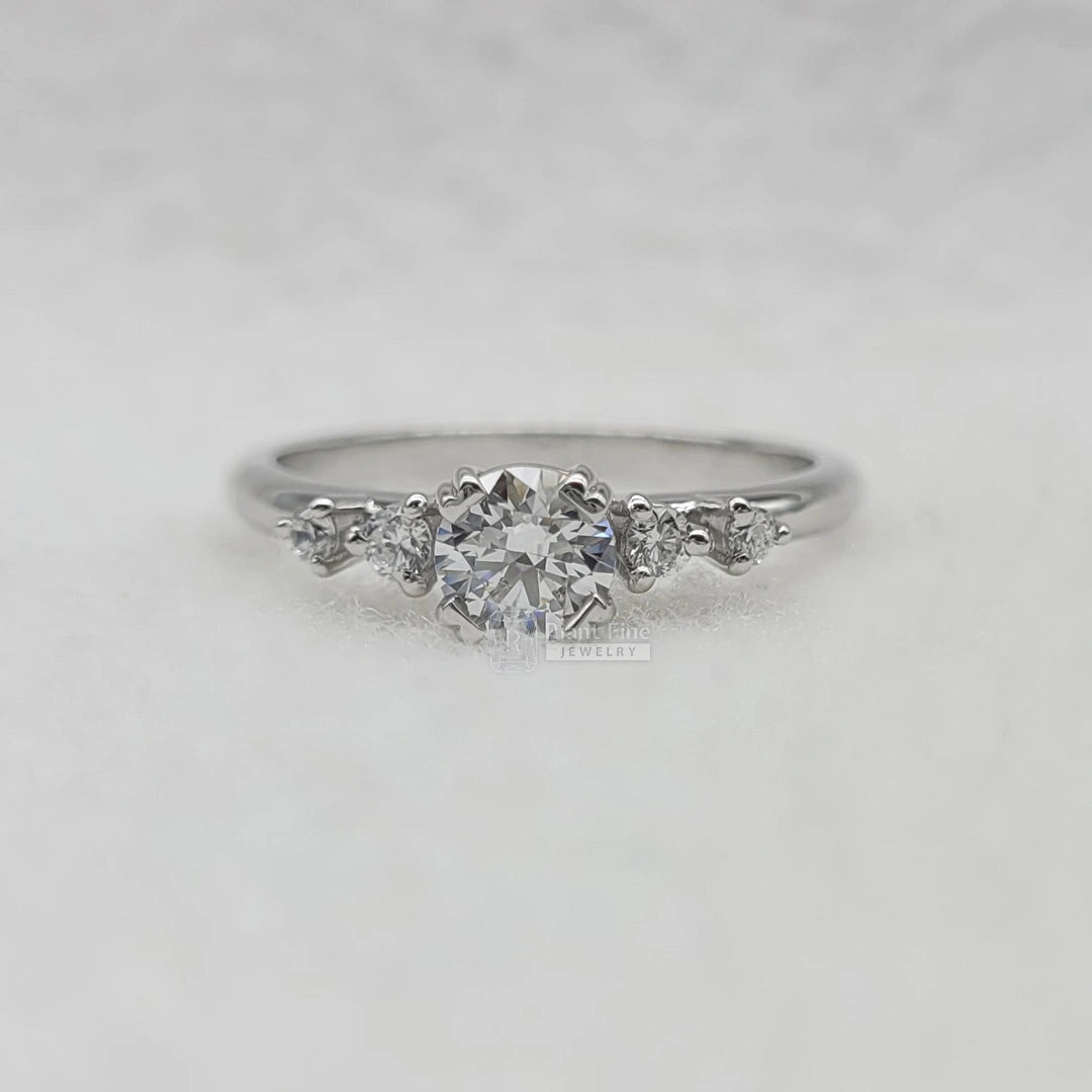 Round-Diamond-Engagement-Rings
