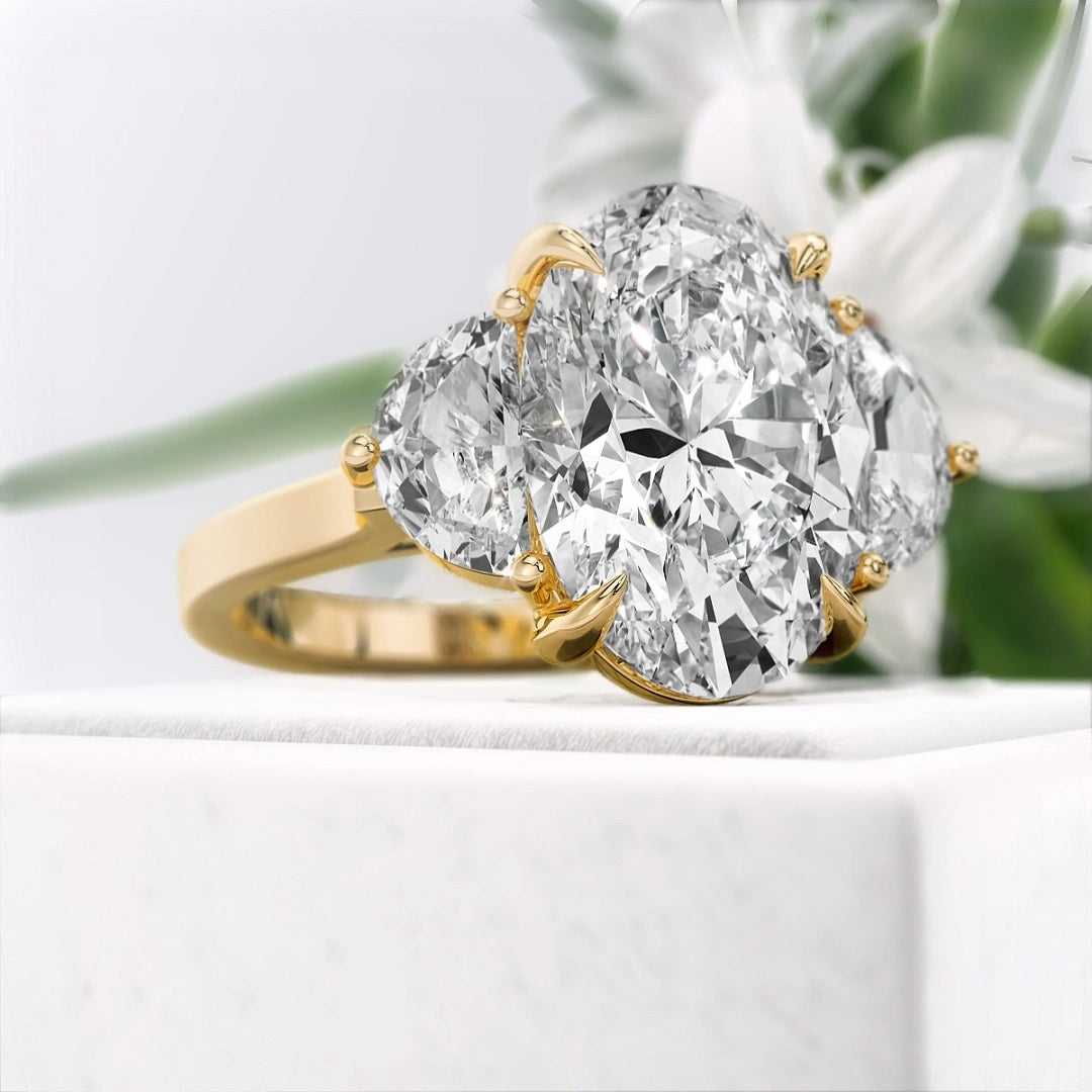 Oval-Cut-Moissanite-Three-Stone-Engagement-Ring-In-14K-Gold- Diamond View
