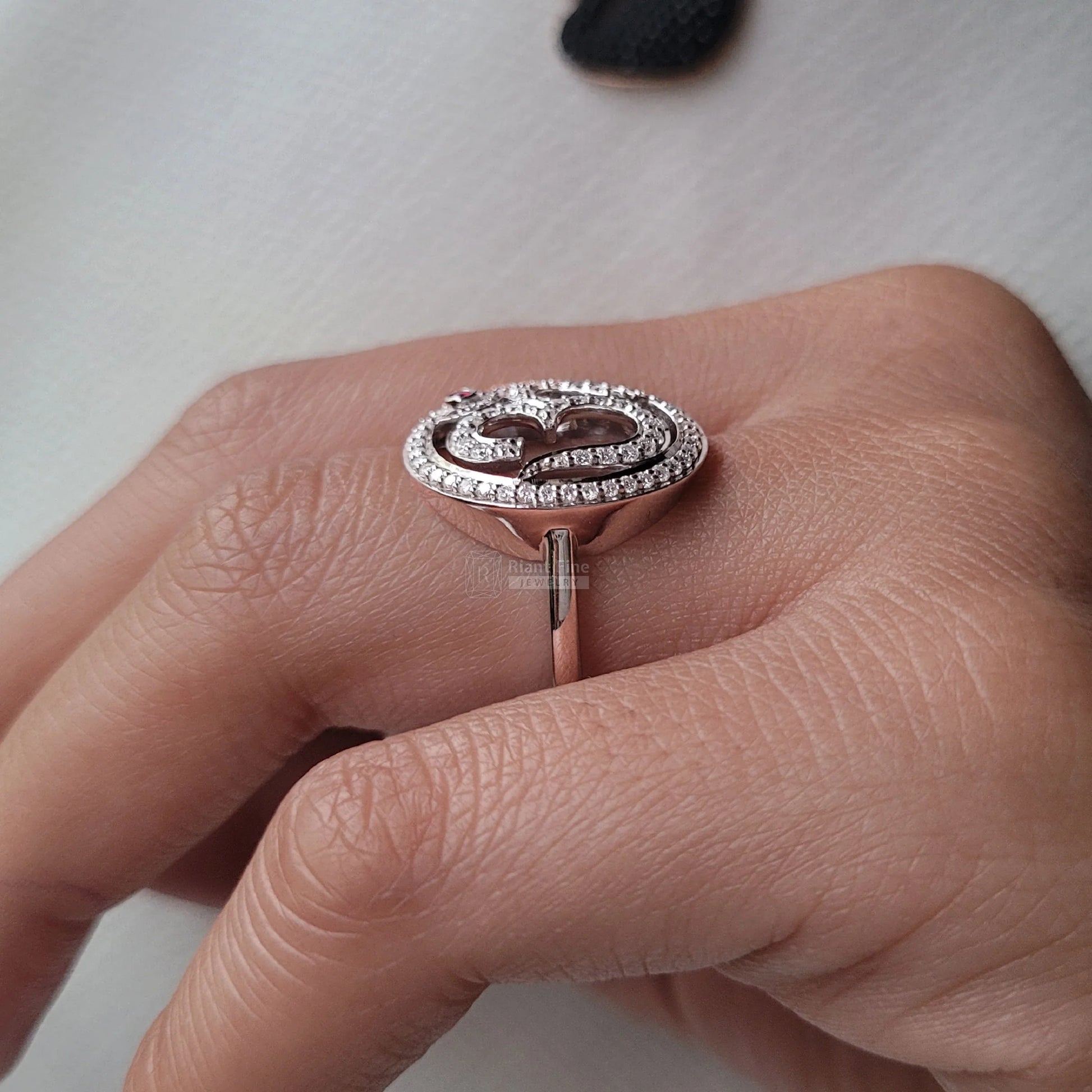 Lab_Grown_vs_Mined_Diamond_Om_Rings