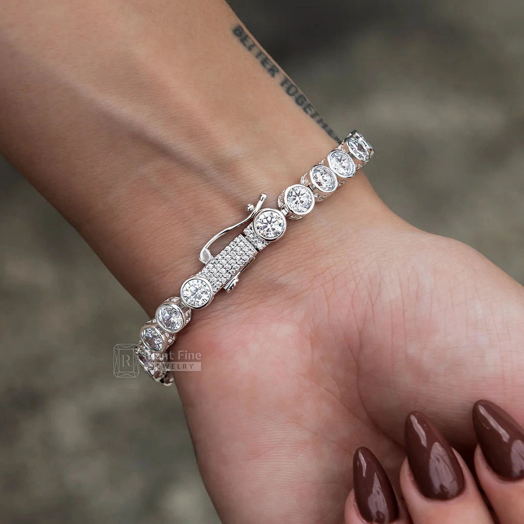 Bezel Set Round Moissanite Bracelet lock