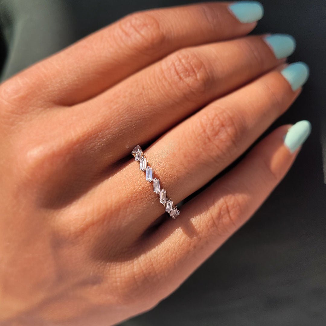 Cross Baguette Diamond Wedding Band In 18K Gold - Riant Fine Jewelry