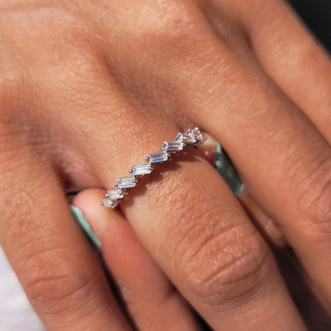 Cross Baguette Diamond Wedding Band In 18K Gold - Riant Fine Jewelry