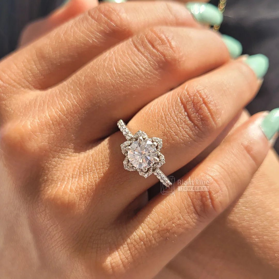 Flower Style Round Diamond Gold Vintage Wedding Ring - Riant Fine Jewelry