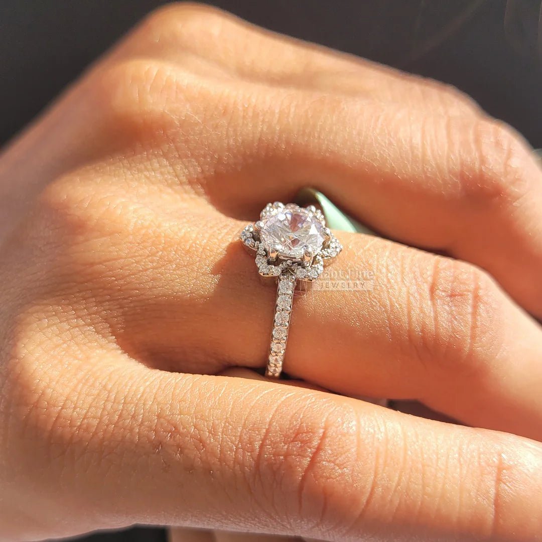 Flower Style Round Diamond Gold Vintage Wedding Ring - Riant Fine Jewelry