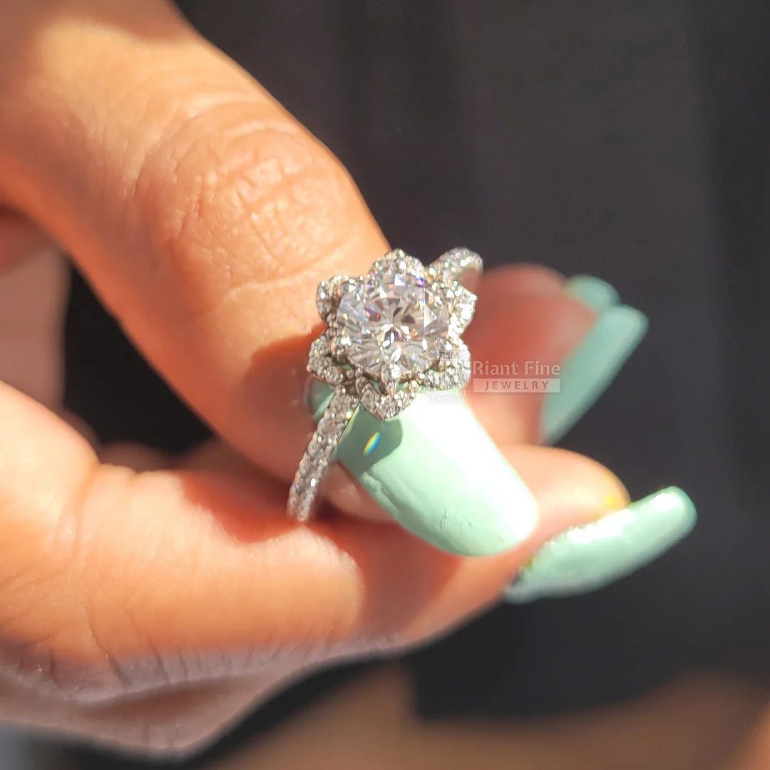 Flower Style Round Diamond Gold Vintage Wedding Ring - Riant Fine Jewelry