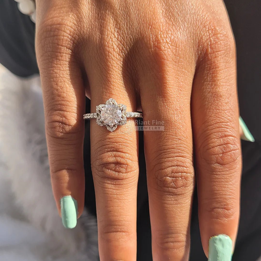 Flower Style Round Diamond Gold Vintage Wedding Ring - Riant Fine Jewelry