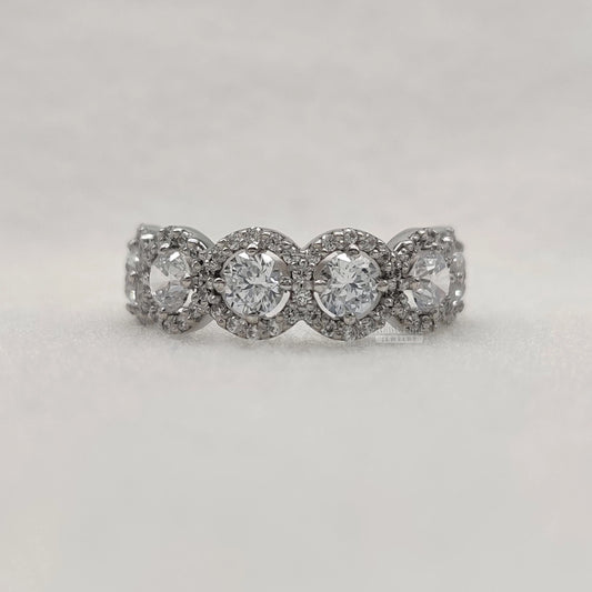 round cut lab grown diamond halo engagement rings