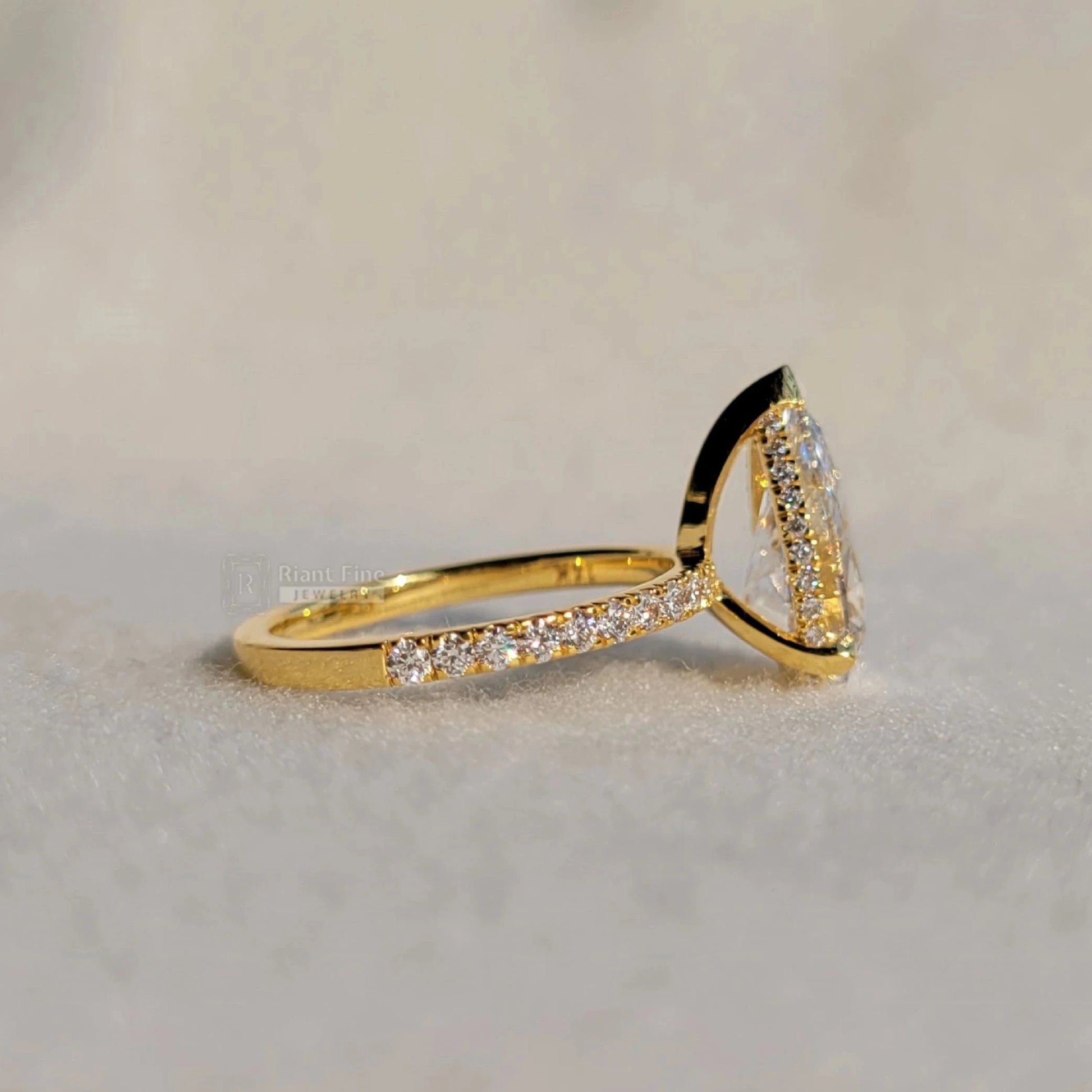 Riant Fine Jewelry : pear lab diamond rings, pave set rings, engagement rings