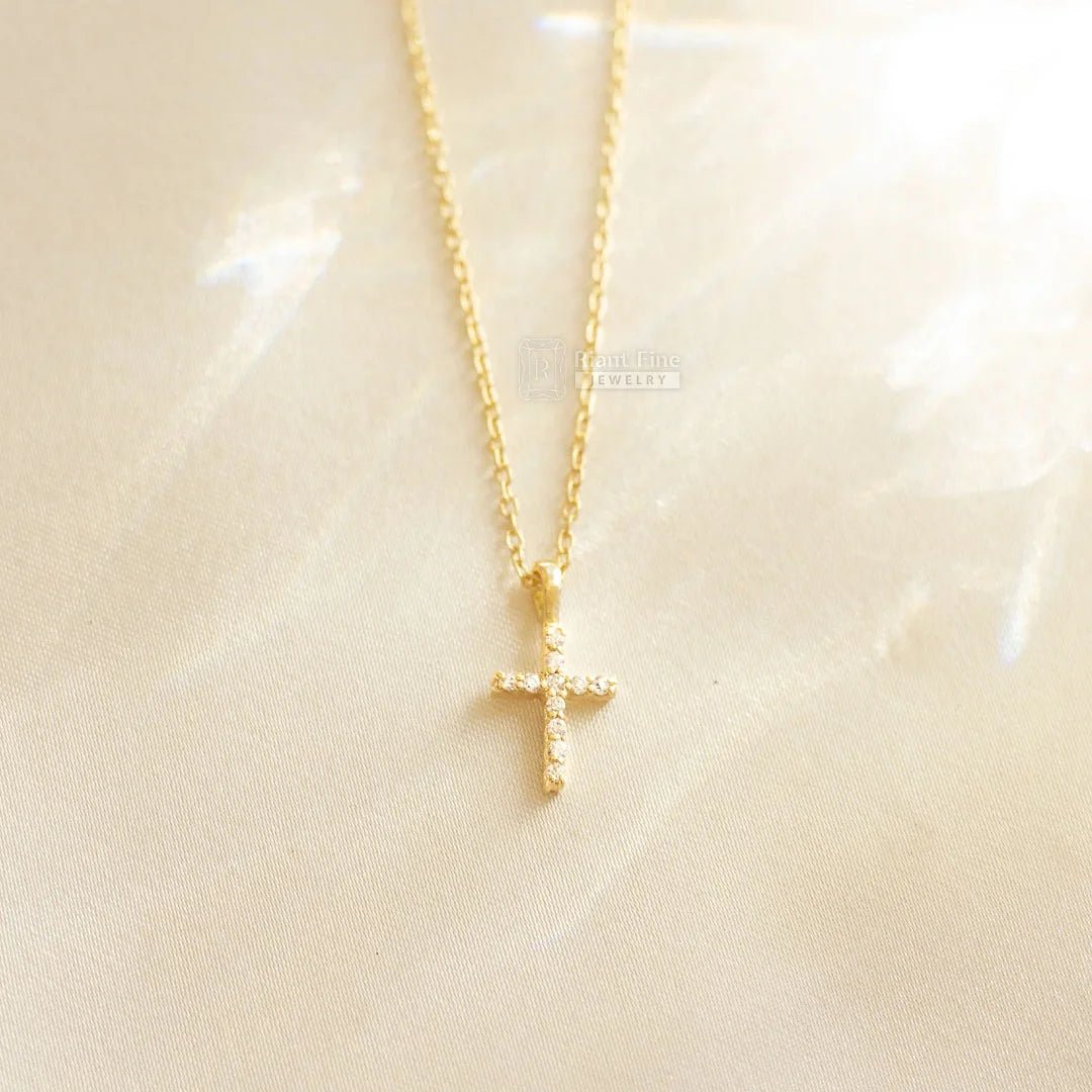 Minimalist Round Moissanite Gold Cross Pendant - Riant Fine Jewelry