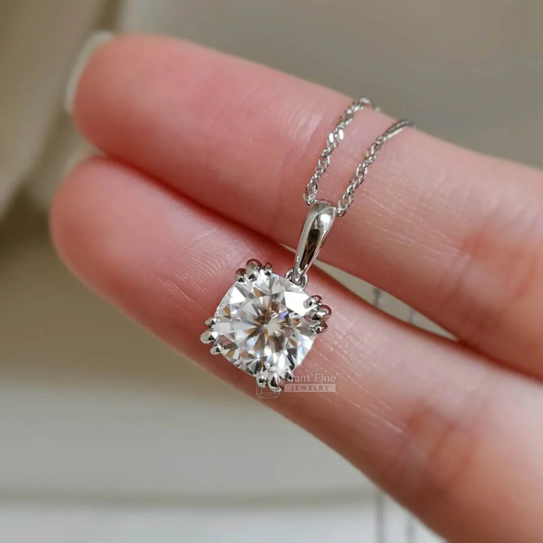 18K White Gold Moissanite Pendant