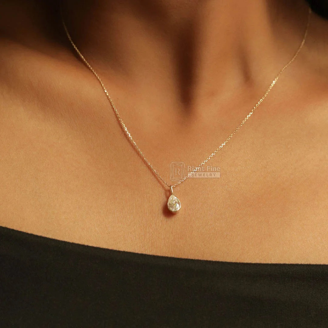 1.2 Ct Pear Moissanite Pendant