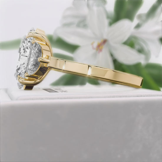 Oval-Cut-Moissanite-Three-Stone-Engagement-Ring-Gold-360°-View