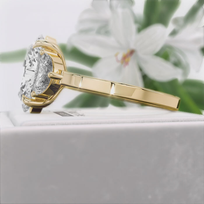 Oval-Cut-Moissanite-Three-Stone-Engagement-Ring-Gold-360°-View