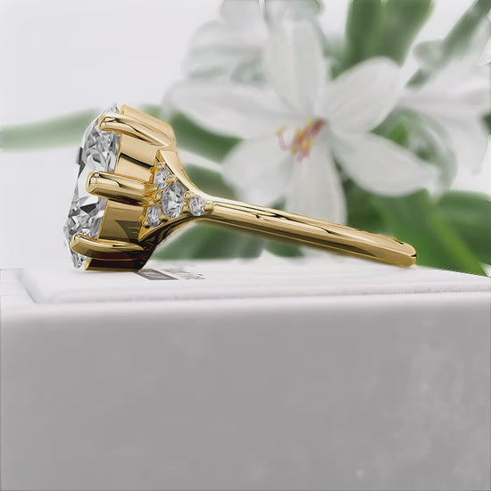 2.5-Ct-Oval-Shaped-Diamond-Unique-Engagement-Rings-Gold-360°