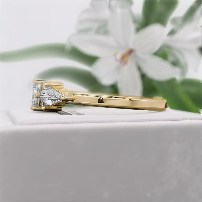 Hexagon-cut-Three-Stone-Diamond-Engagement-Ring- Gold- Video

