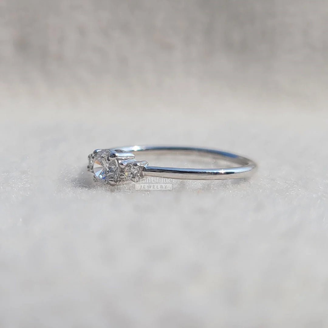 Round Cut 3 Diamond Engagement Ring In 14K Gold - Riant Fine Jewelry