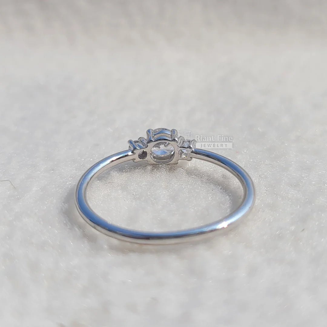 Round Cut 3 Diamond Engagement Ring In 14K Gold - Riant Fine Jewelry